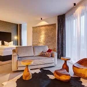 Im Bunker 4* München